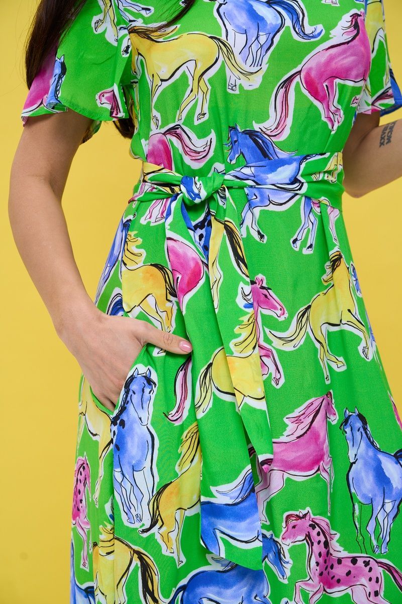 Viscose maxi dress in green with "Colorful Horses" print
