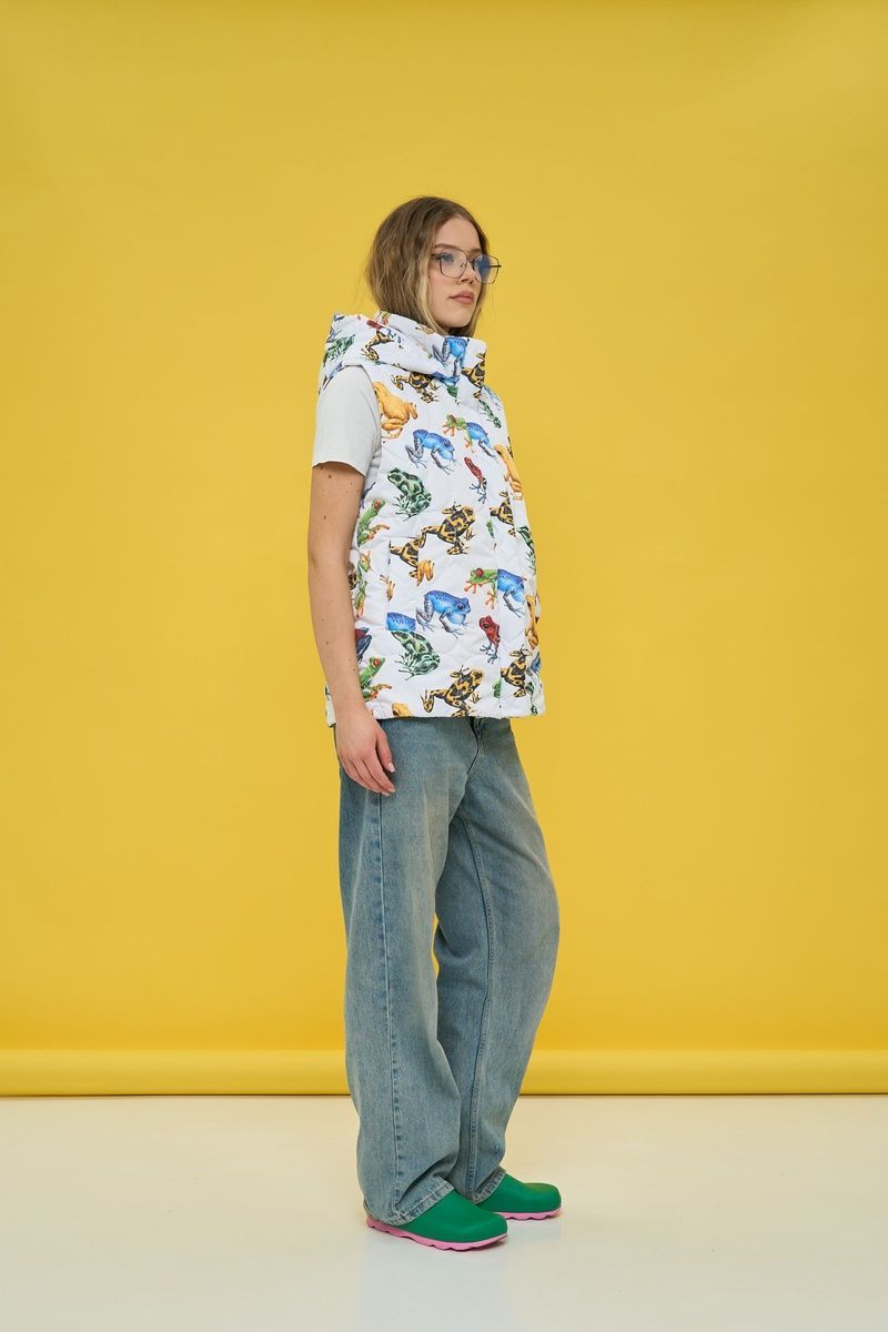 Жилет жіночий утеплений білий з принтом "Жаби" LVJKr2601_1 фото