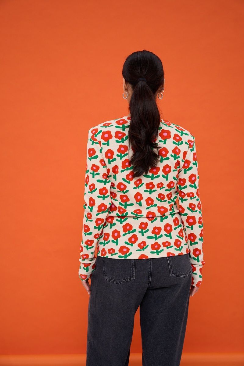 Damski longsleeve w kolorze mlecznym z kwiatowym nadrukiem