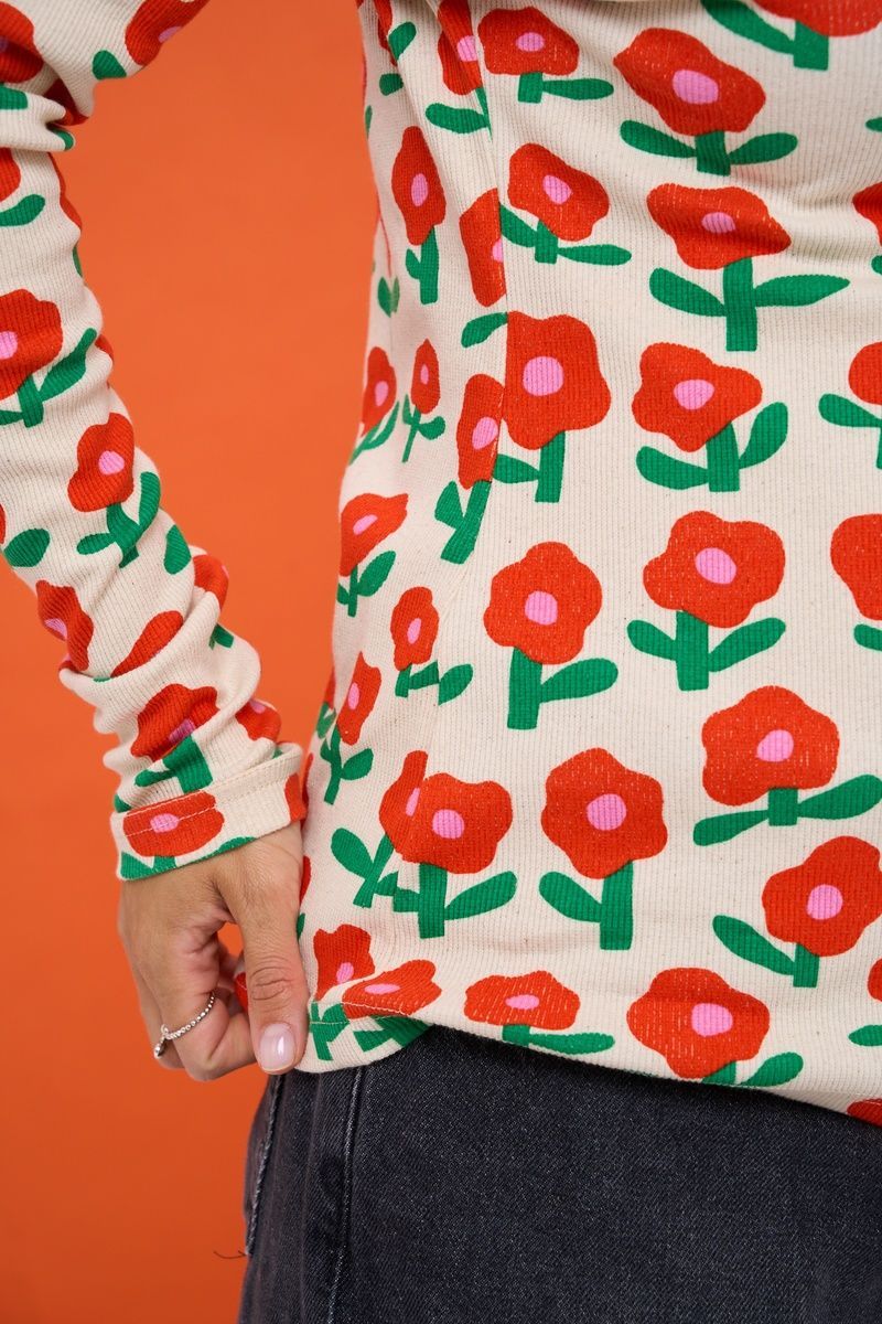 Damski longsleeve w kolorze mlecznym z kwiatowym nadrukiem