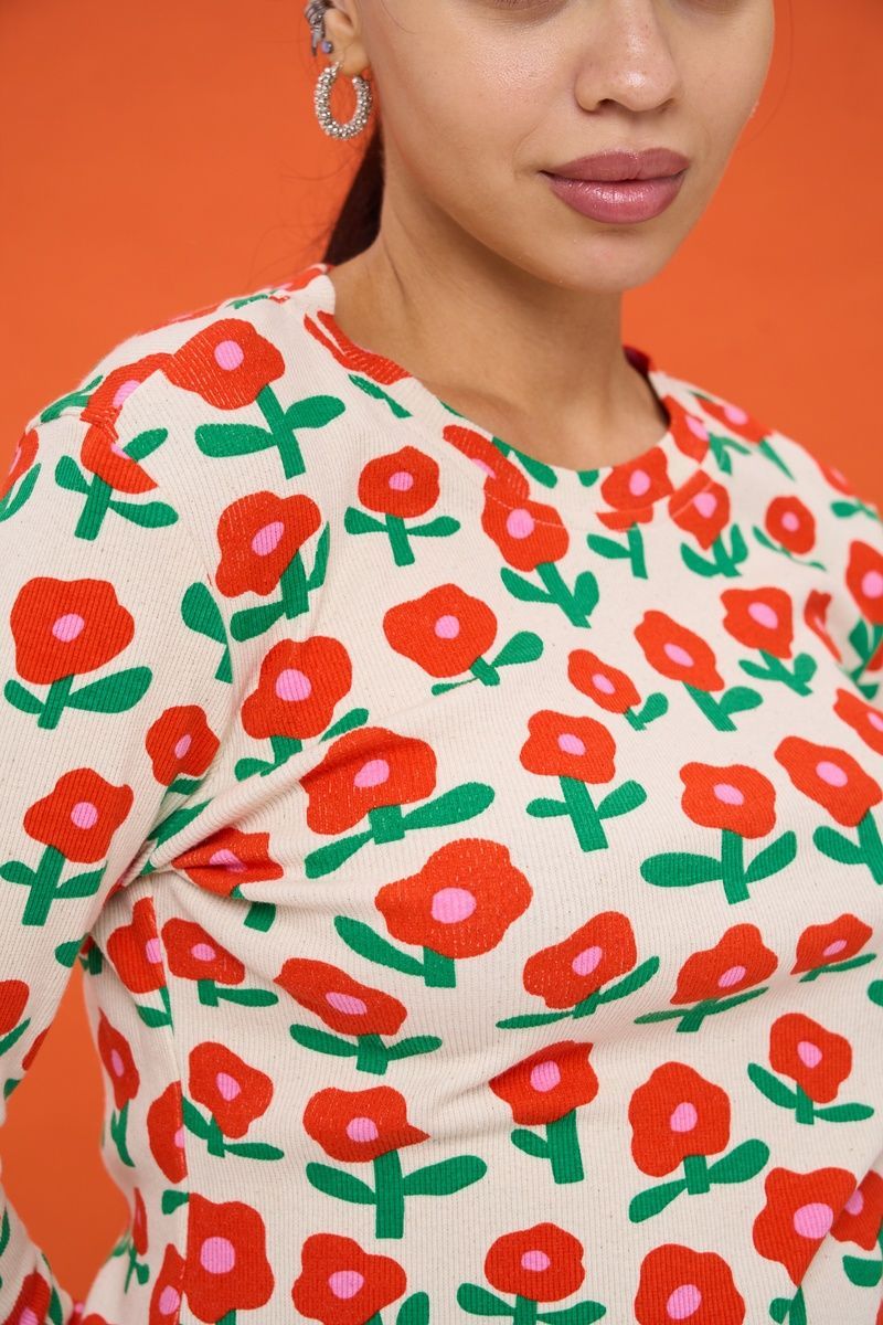 Damski longsleeve w kolorze mlecznym z kwiatowym nadrukiem