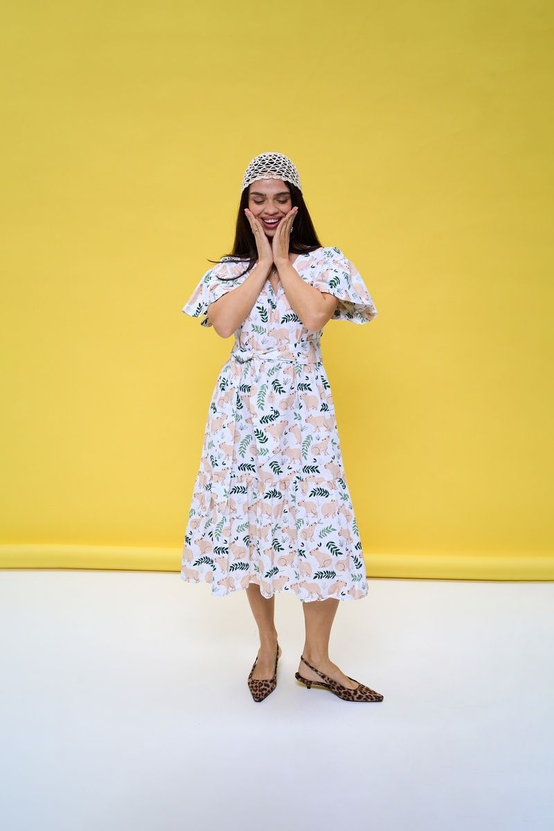 Cotton midi dress in white with "Capybaras" print